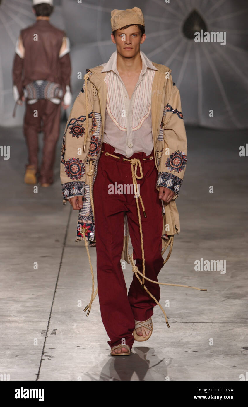 Alexander McQueen Milan Menswear S S Turkish inspired outfit Stock Photo