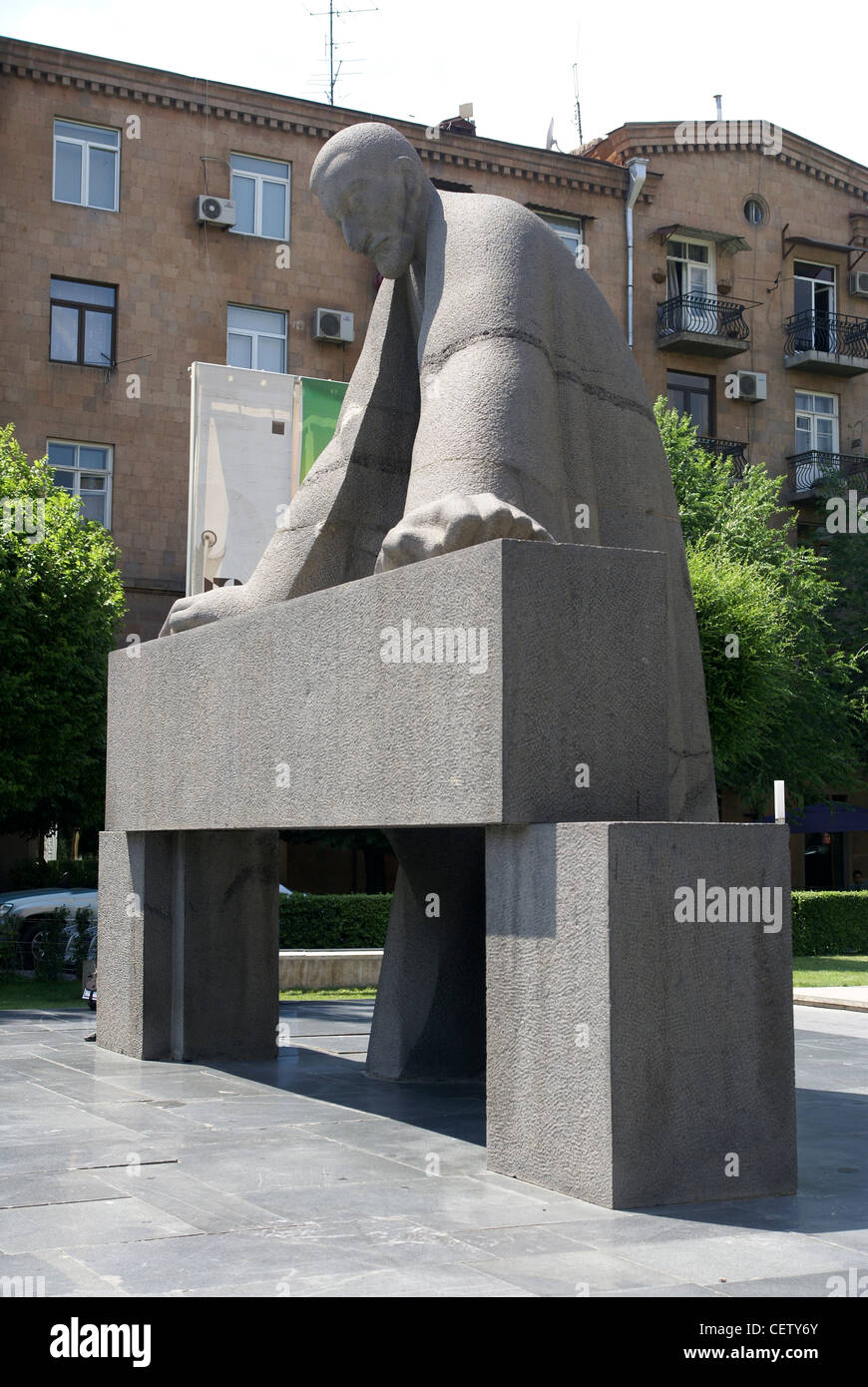 Armenia, Yerevan, Cafesjian Museum of Art and the Cascade. Statue of Alexander Tamanian, planner of modern Yerevan, Stock Photo