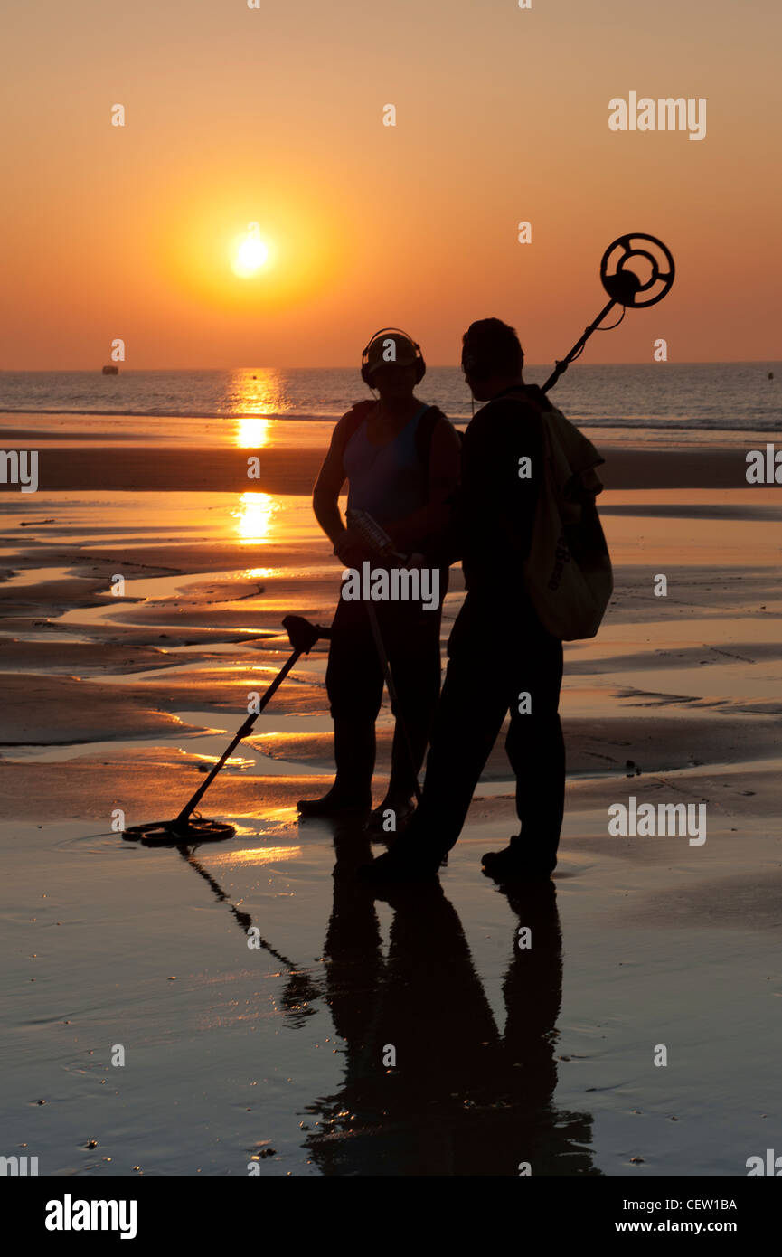 Metal detectors hires stock photography and images Alamy
