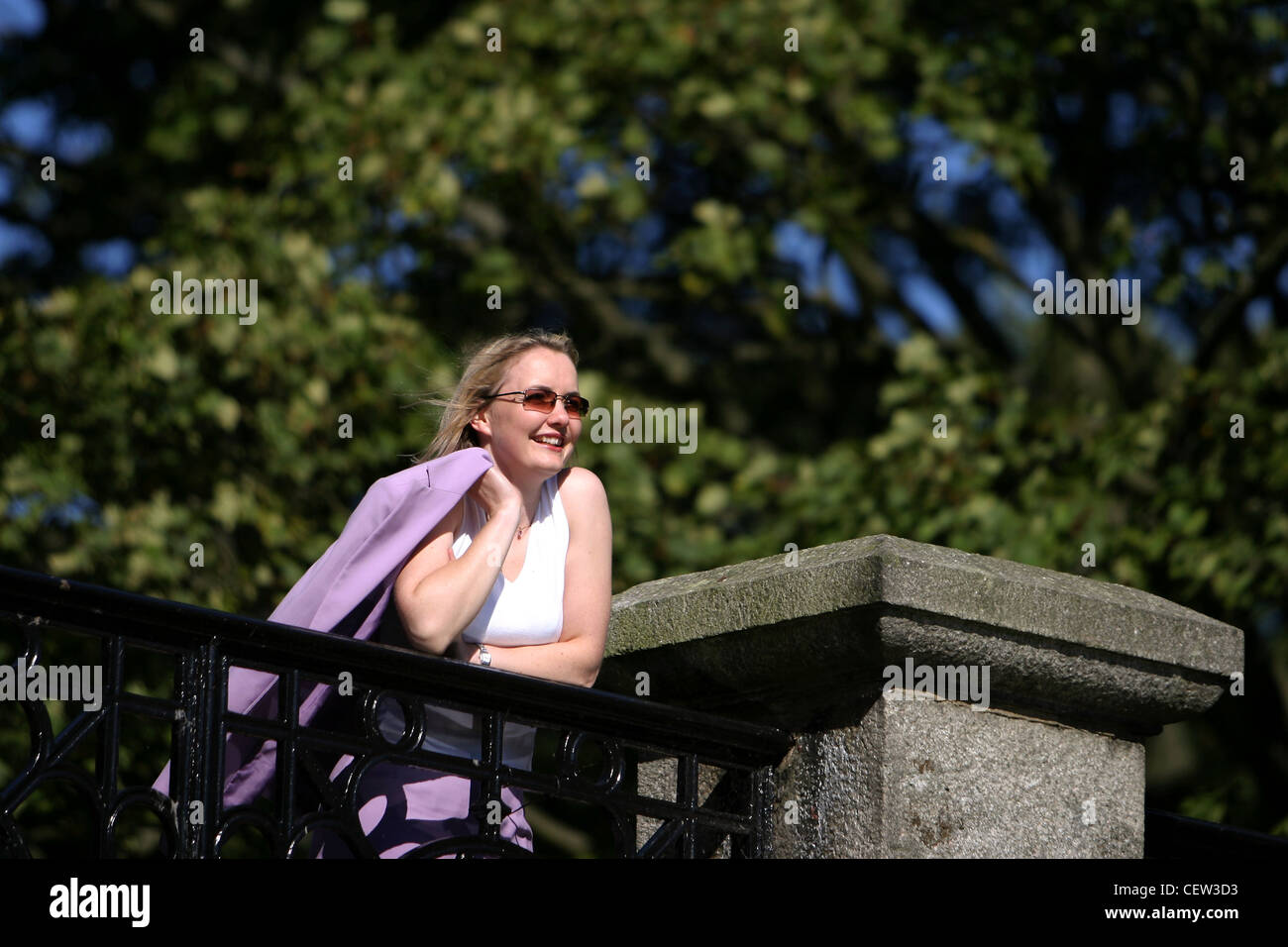 Woman sunshine scotland hi-res stock photography and images - Alamy