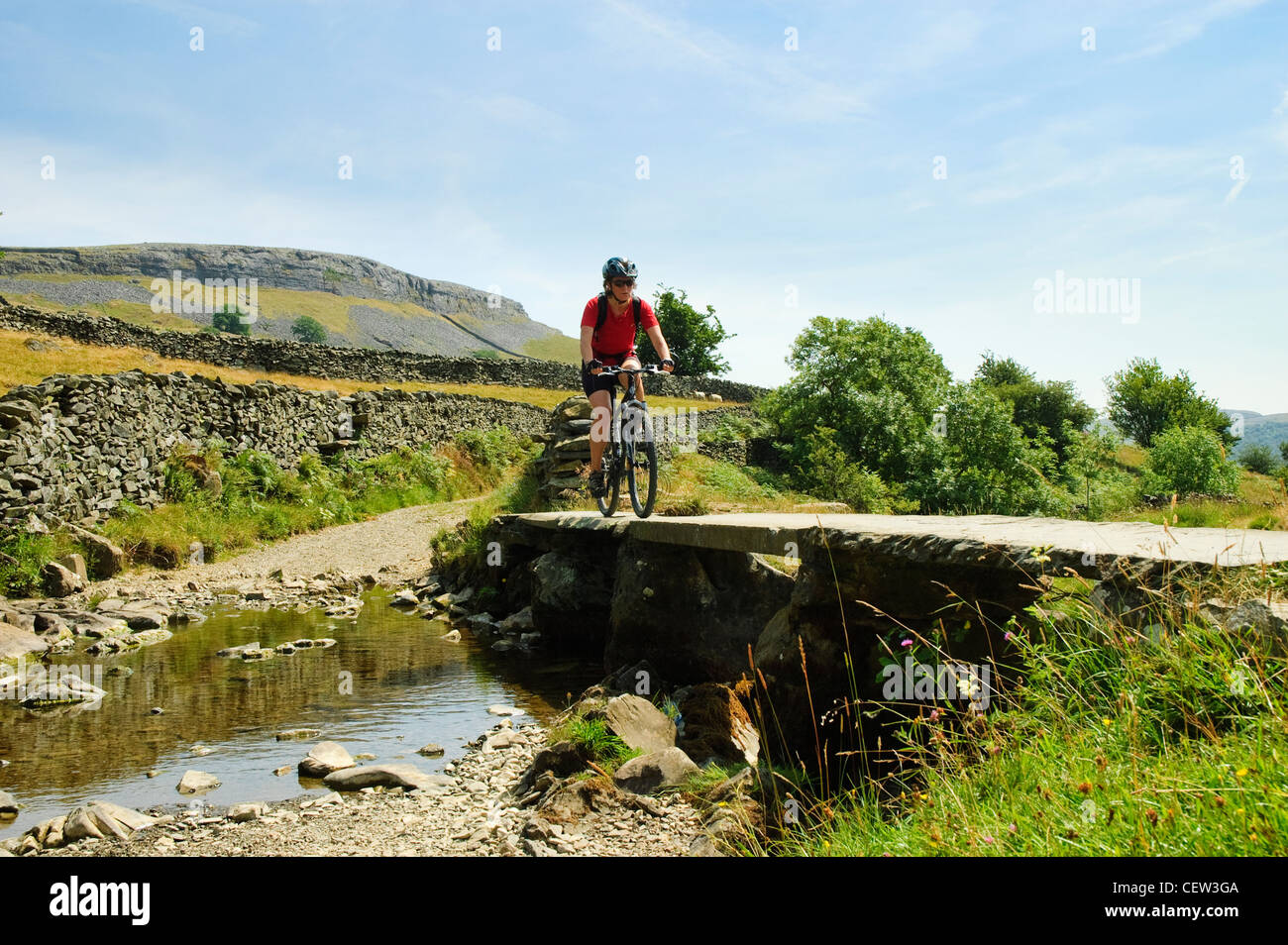 Mountain biking yorkshire dales hi res stock photography and