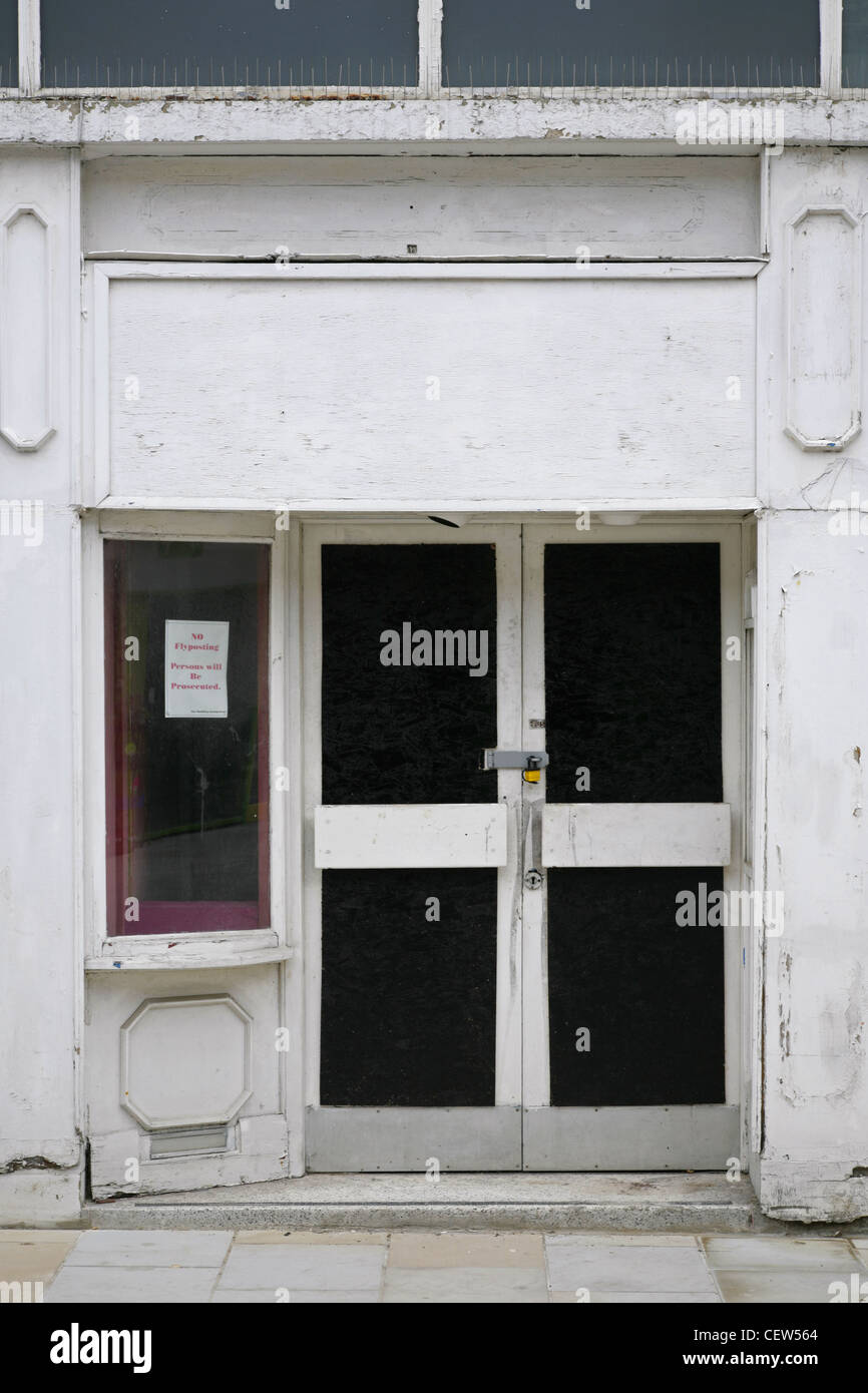 Vacant shop unit Stock Photo - Alamy