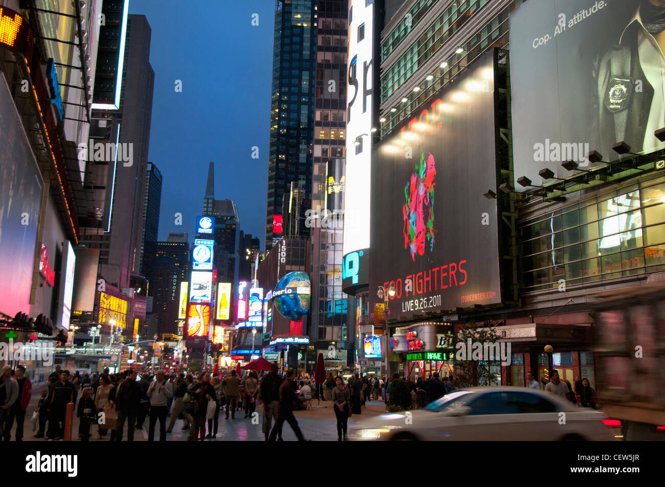 New york city times square at night hi-res stock photography and images ...