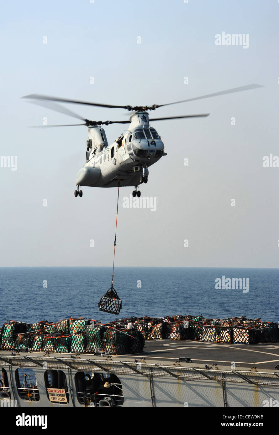 Ch 46 sea knight helicopter hi-res stock photography and images - Alamy