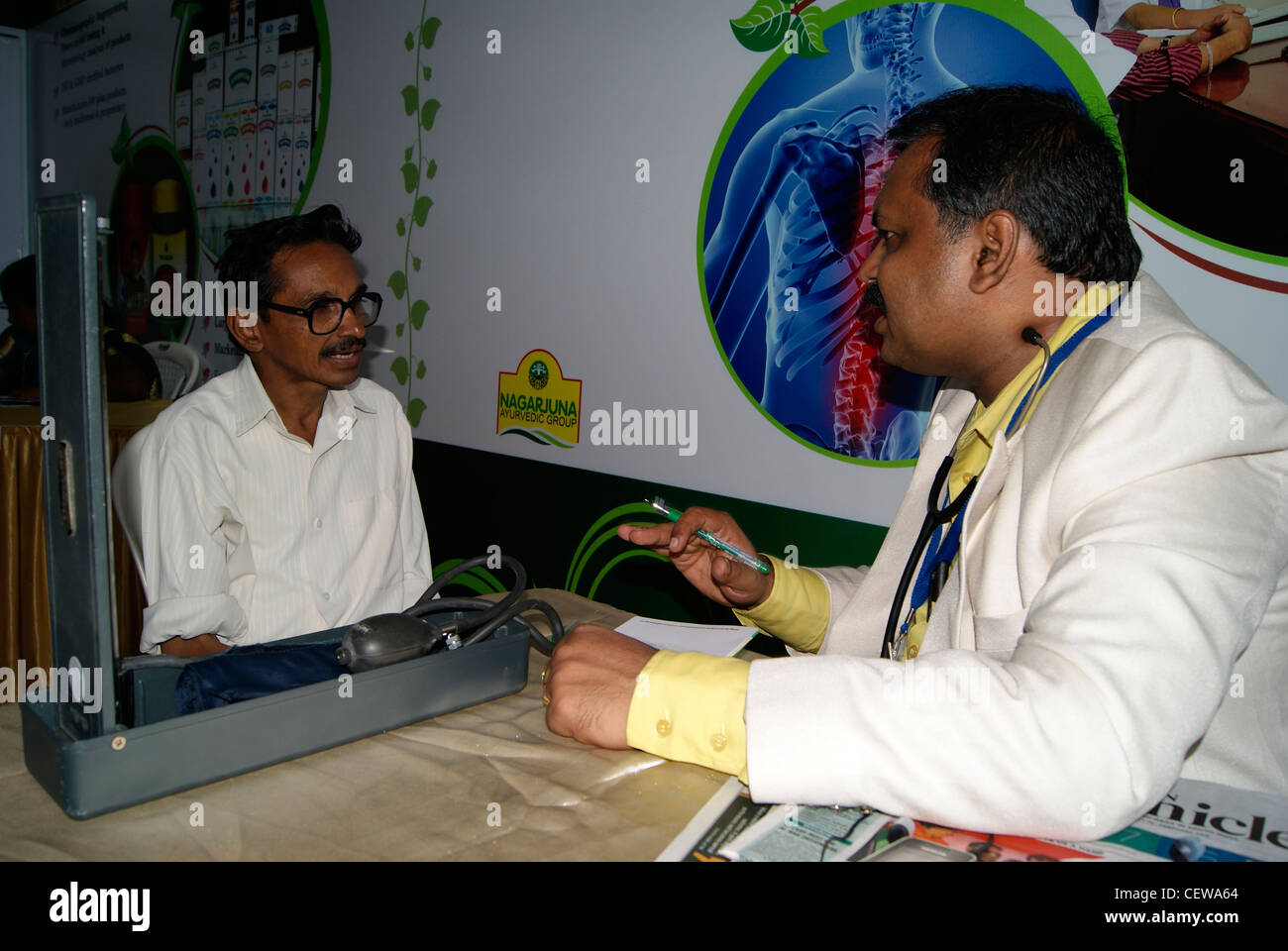 Doctor patient consultations kerala hi-res stock photography and images ...