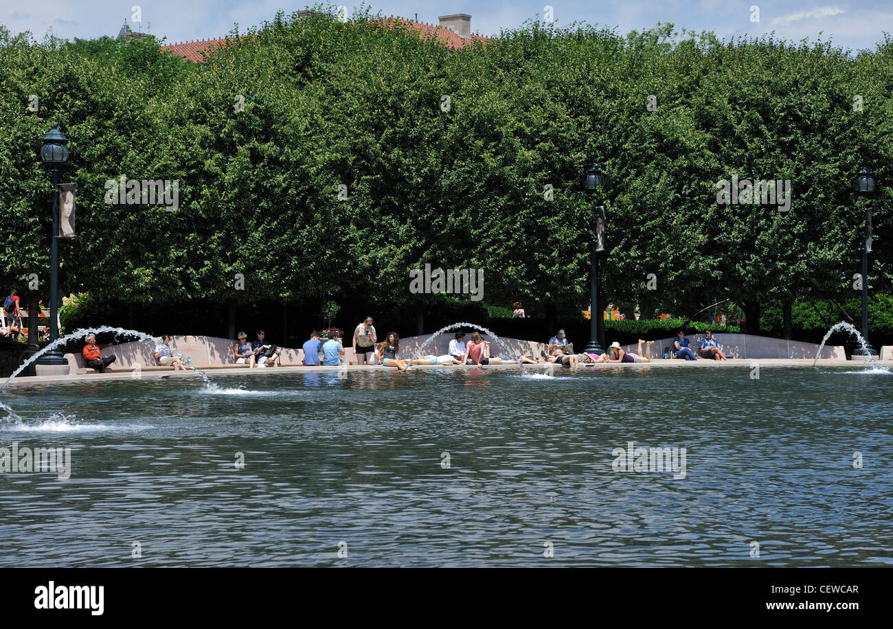 Pool and tourists in the Smithsonian Sculpture Garden on the Mall ...