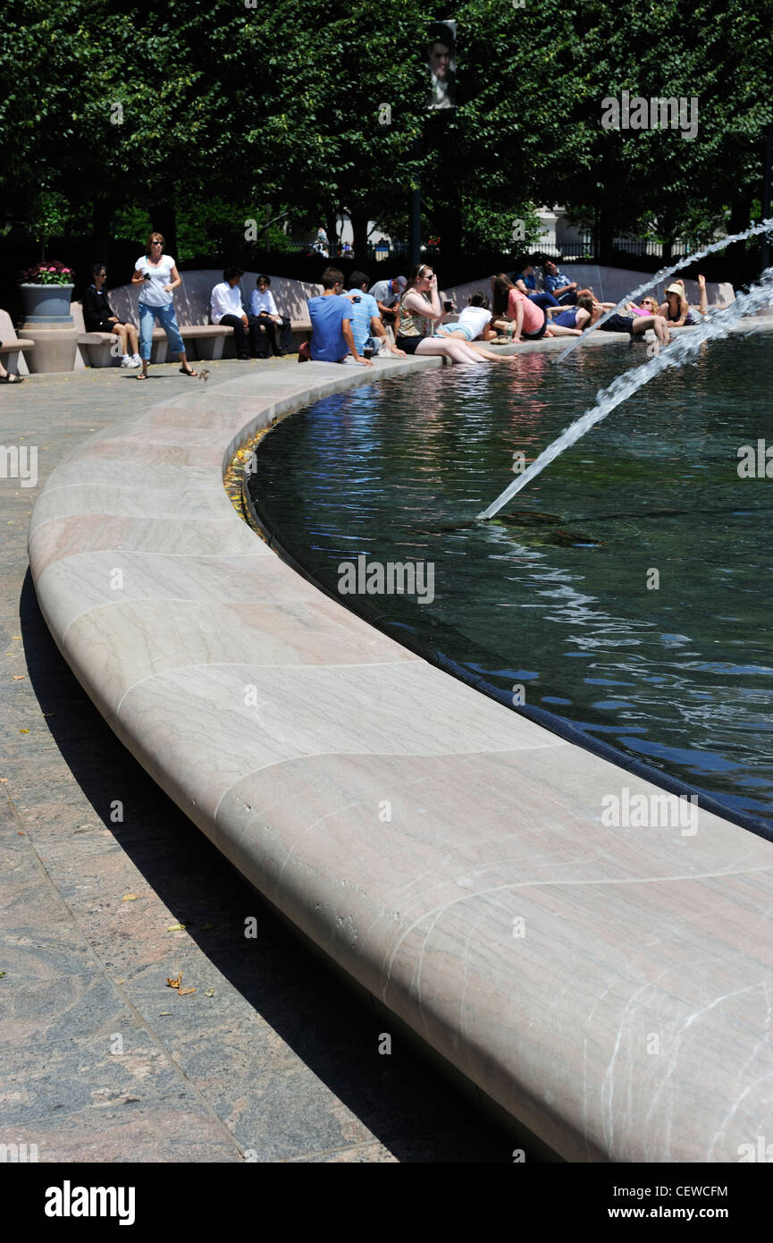 Pool and tourists in the Smithsonian Sculpture Garden on the Mall ...