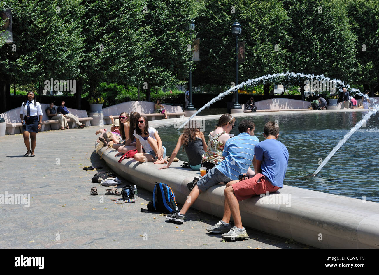 Pool and tourists in the Smithsonian Sculpture Garden on the Mall ...