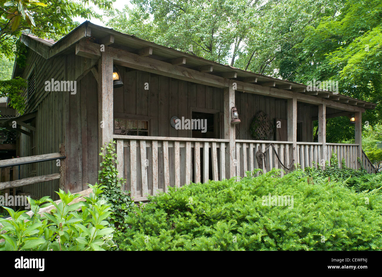 Tennessee, Pigeon Forge, Dollywood, replica of Dolly Parton's childhood Smoky Mountain home. Stock Photo