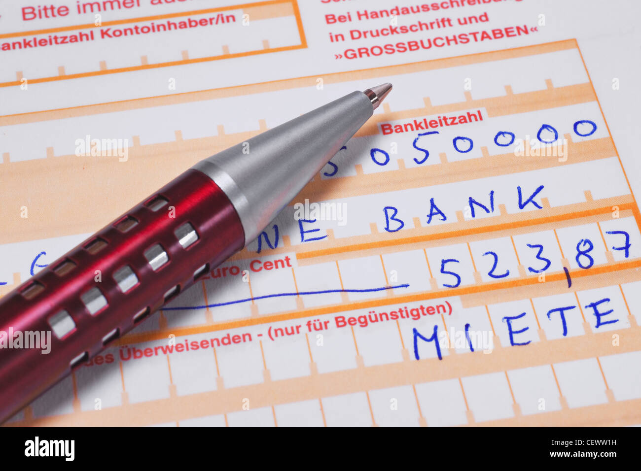 Detailansicht eines Überweisungsformulars für die Überweisung der Miete | Detail photo of a bank transfer form to remit the rent Stock Photo