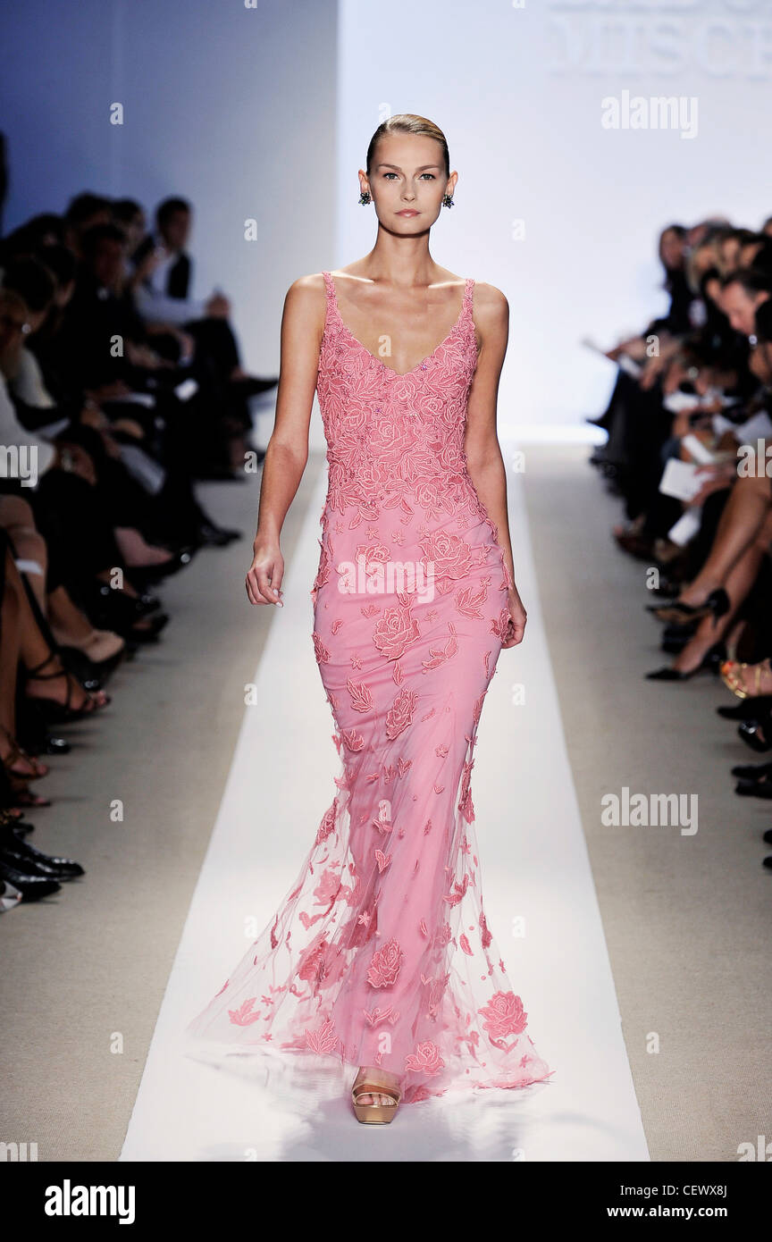 Pink lace v neck dress hi-res stock photography and images - Alamy Pink lace v neck dress hi-res stock photography and images - Alamy