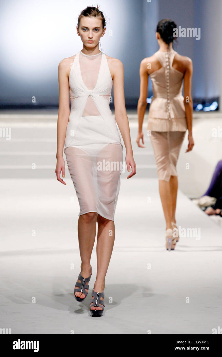 Richard Nicoll London Ready to Wear Spring Summer Sleeveless 