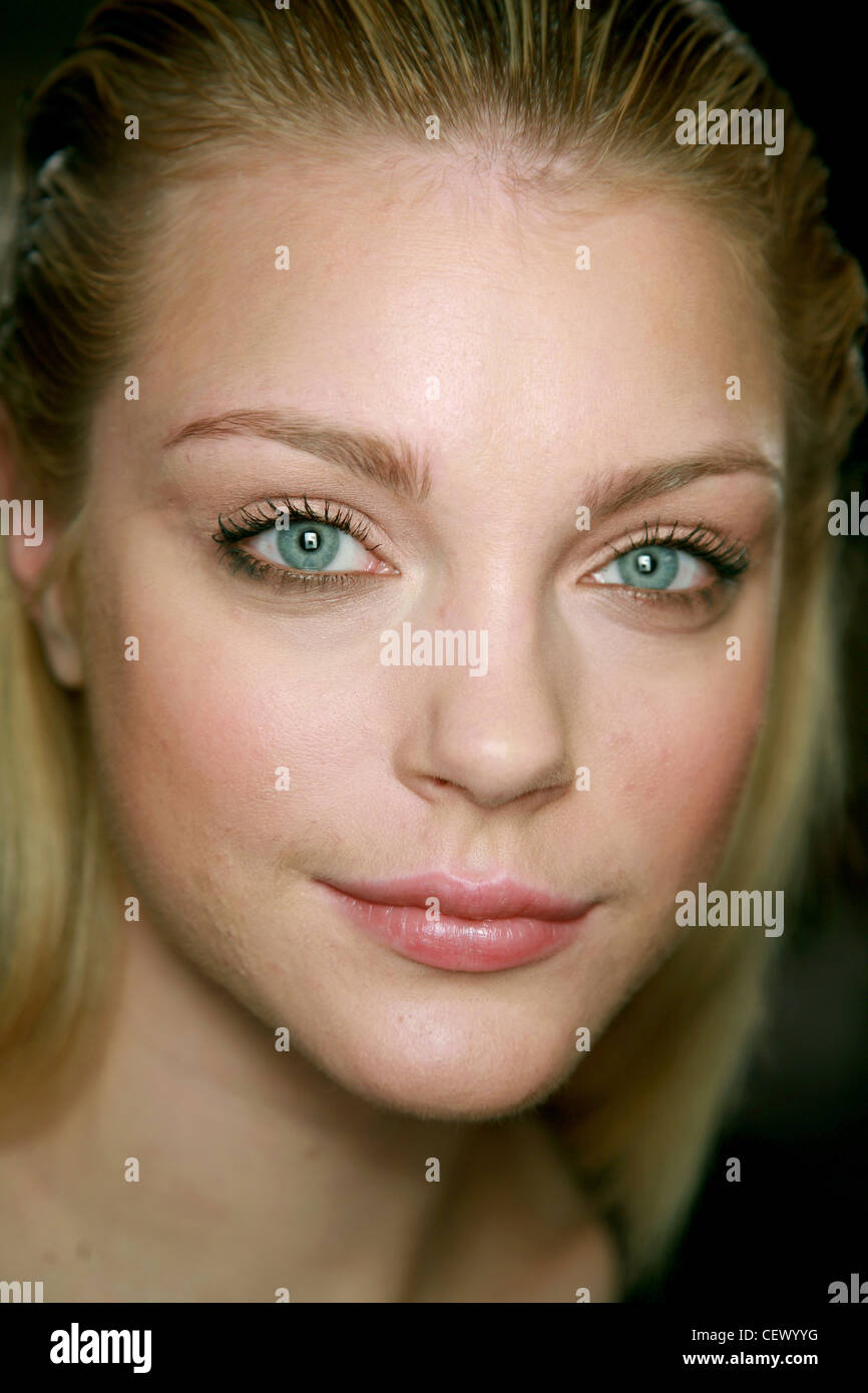 Tommy Hilfiger Backstage York Ready to Wear Spring Summer Close up face of American model Jessica Stam wearing pink make up Stock Photo - Alamy