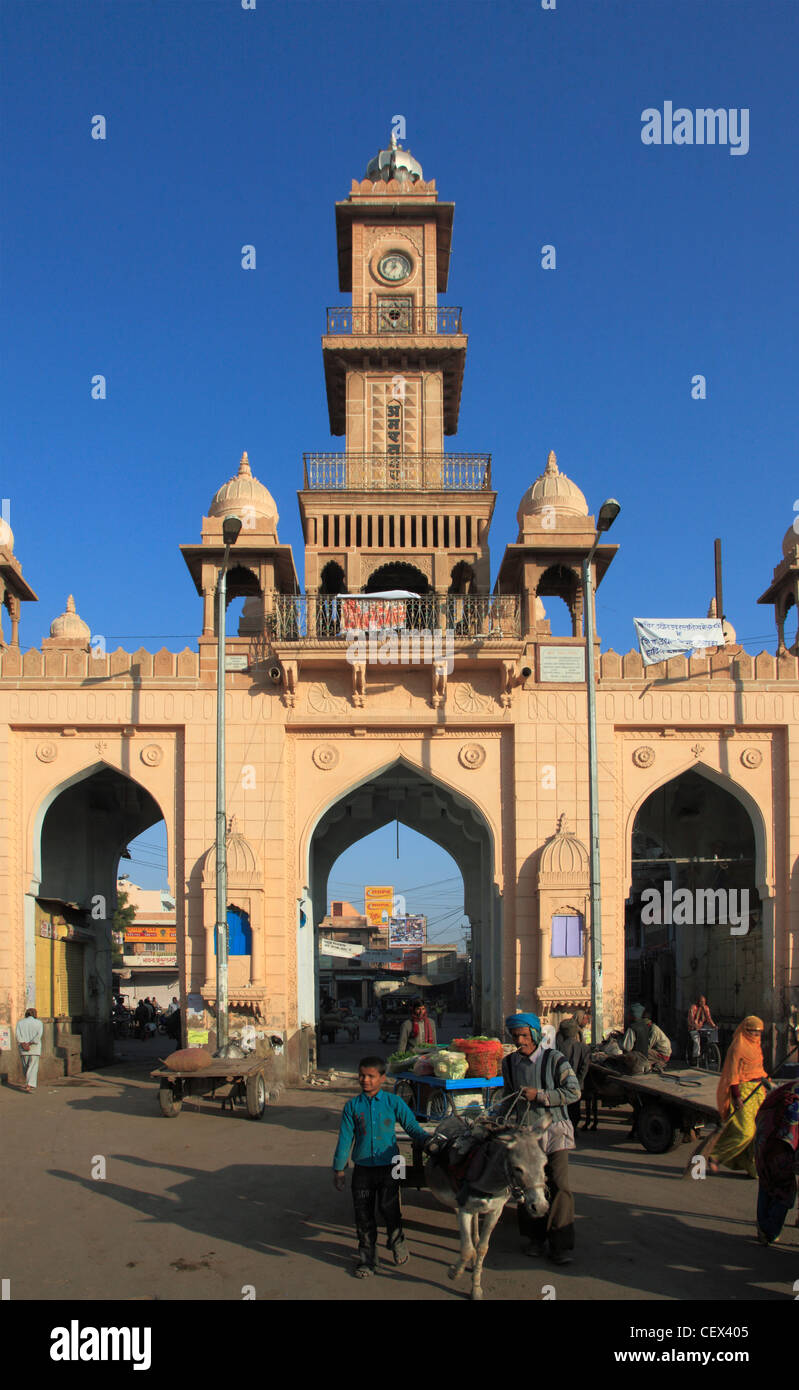 India, Rajasthan, Nagaur, Old City, gate, clock tower, street scene, Stock Photo