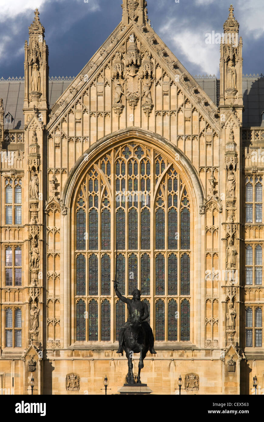 The statue of Richard the Lionheart in front of the Palace of Westminster 2. Stock Photo