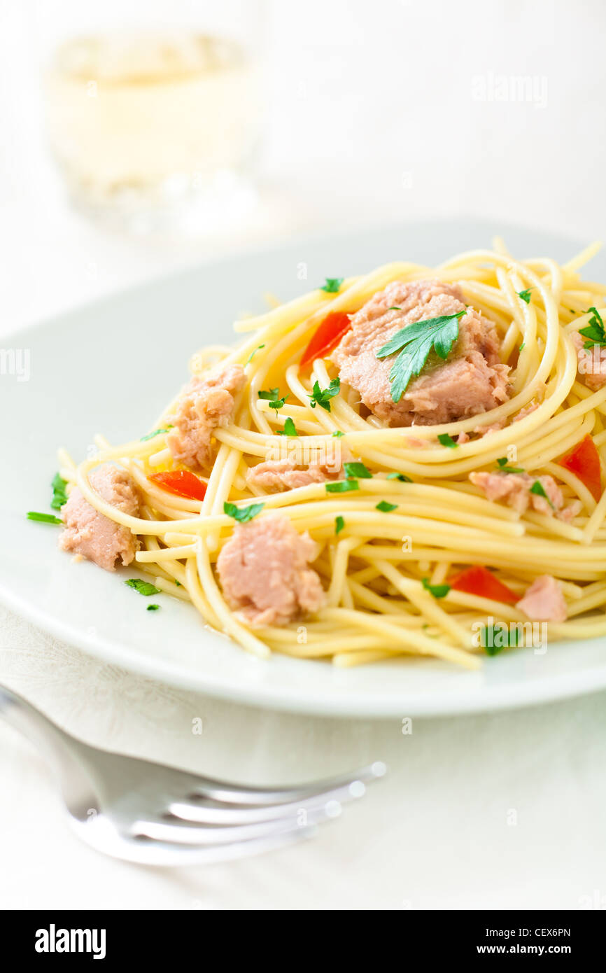 Spaghetti with tuna hires stock photography and images Alamy