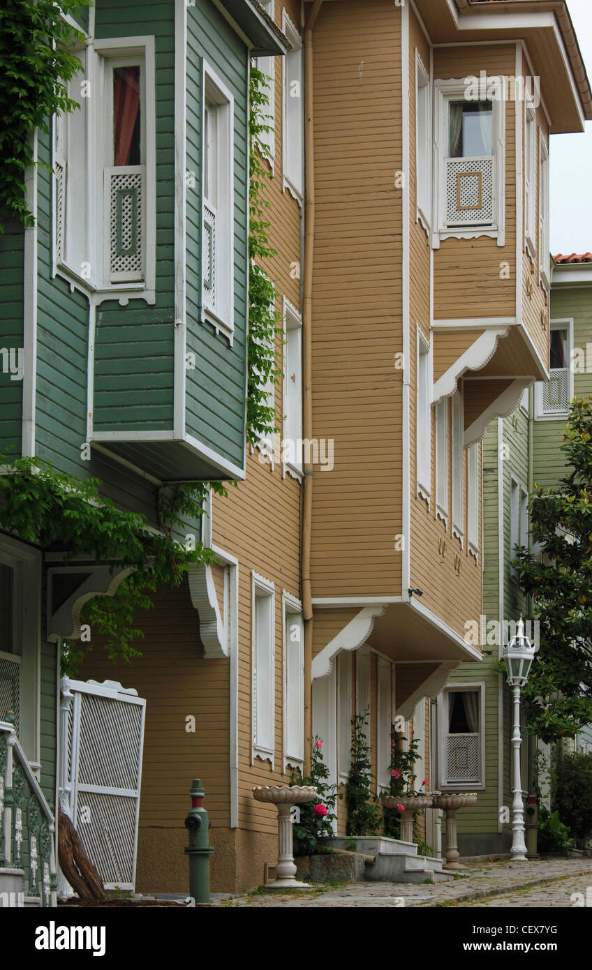 Turkey; Istanbul; Sultanahmet, typical, traditional, houses Stock Photo Alamy