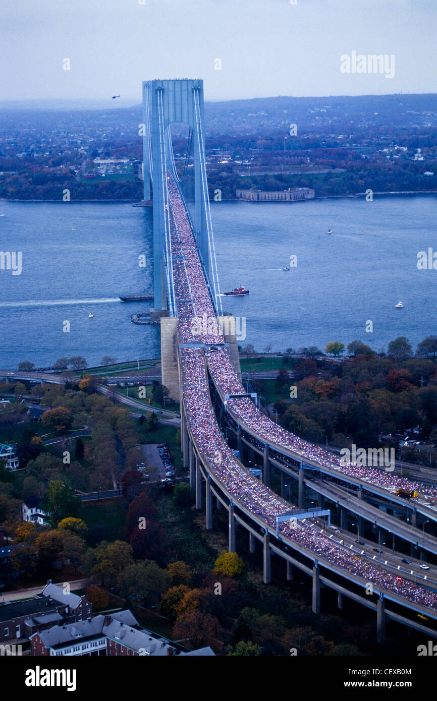 Aerial view of runners in the 1994 New York City Marathon Stock Photo