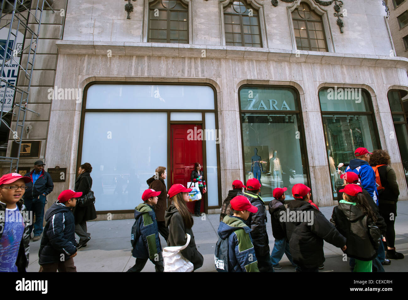 Higgins arabisk Luksus The vacant Elizabeth Arden Red Door Spa space at 691 Fifth Avenue in New  York Stock Photo - Alamy