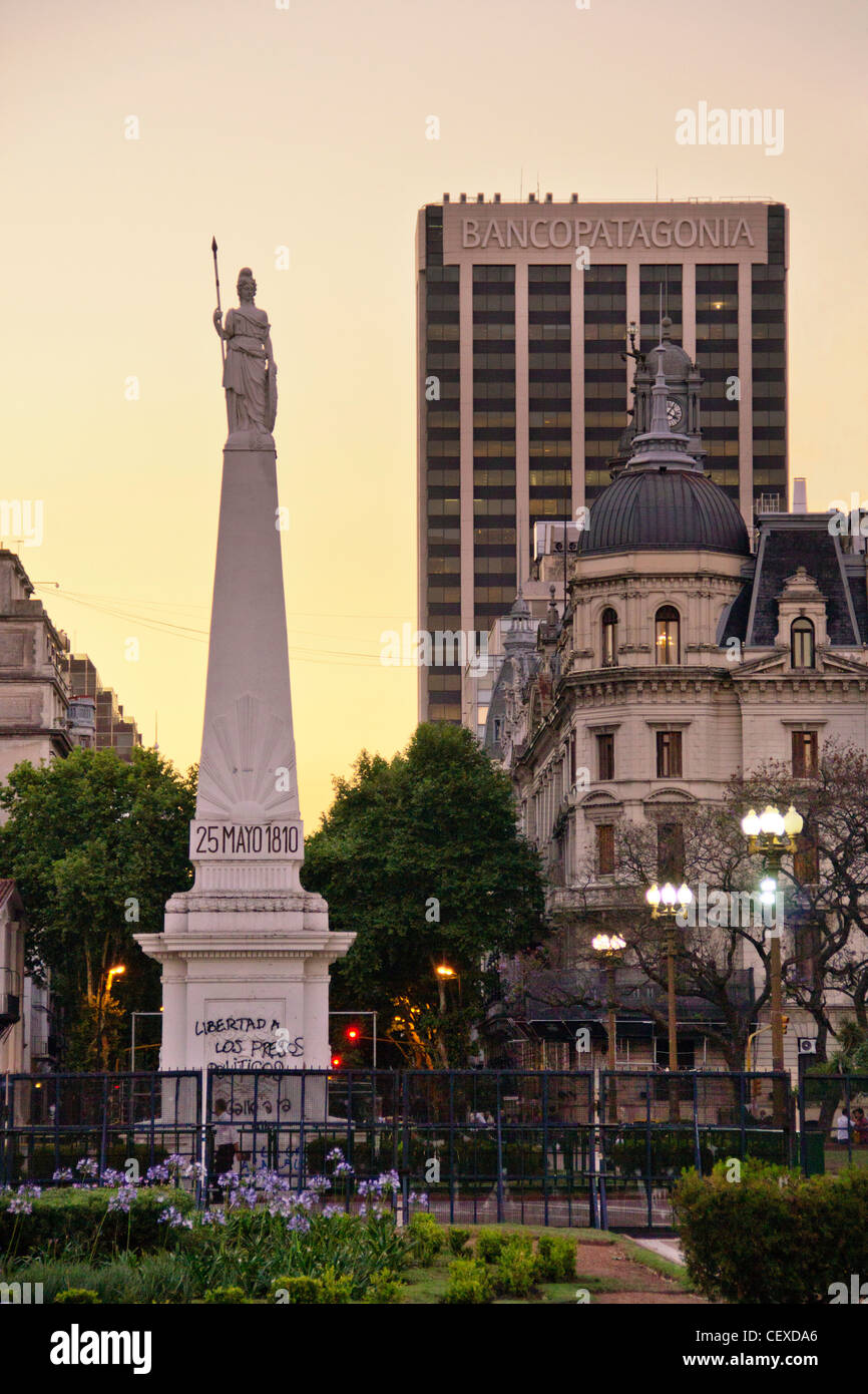 Plaza de Mayo, 25 Mayo 1810 statue, Banco Patagonia, Buenos Aires,  Argentina Stock Photo - Alamy