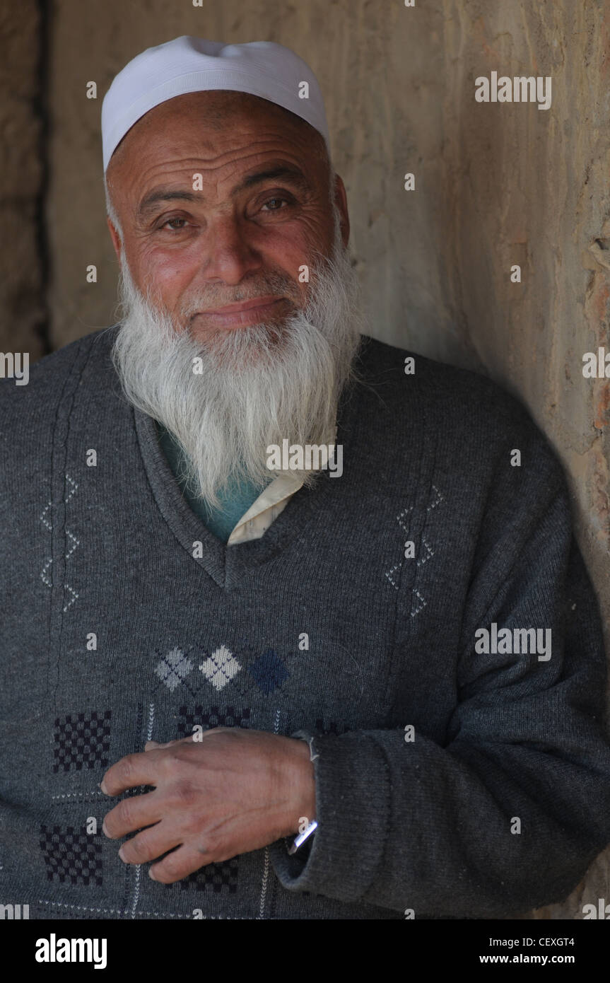 An old man with white beard hi-res stock photography and images - Alamy
