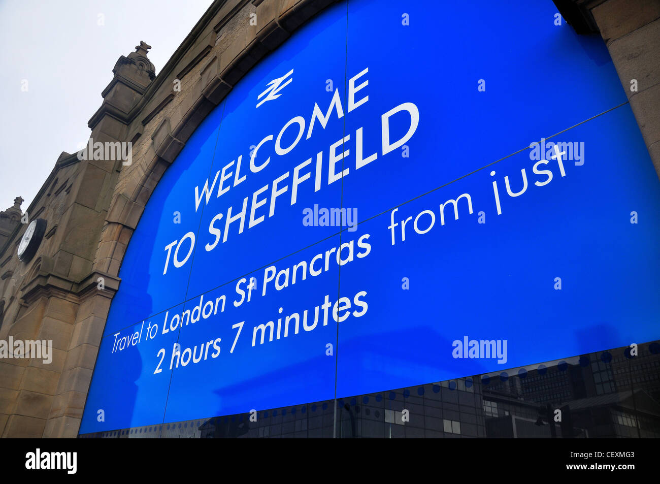 to Sheffield greeting sign Stock Photo Alamy