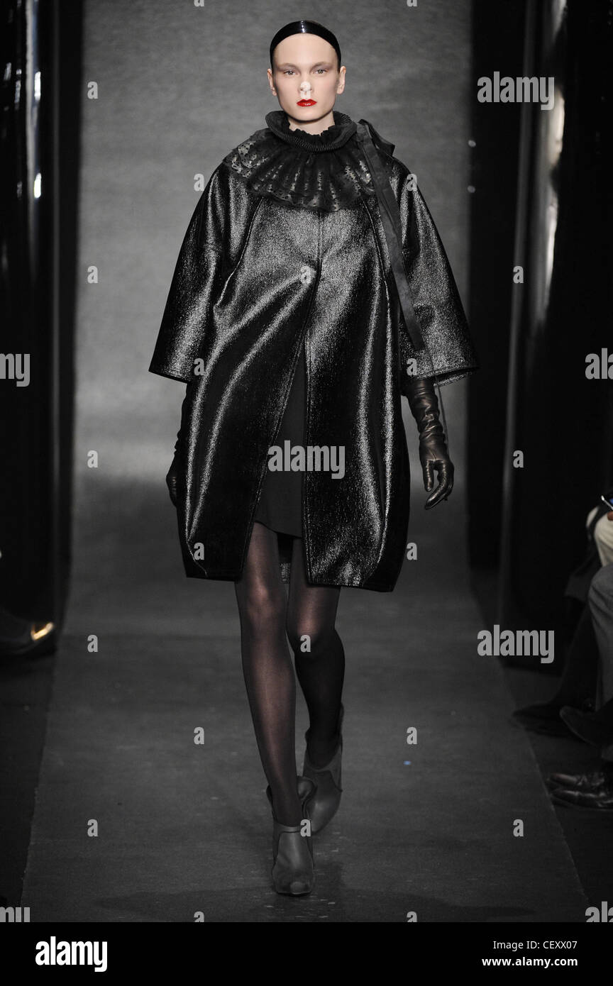 DKNY New York Ready to Wear Autumn Winter Fashion designer Donna Karan at  the end of her catwalk show two of her children Cory Stock Photo - Alamy