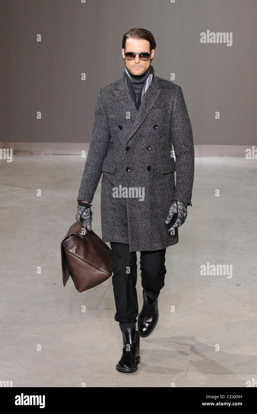 Louis Vuitton Paris Ready to Wear Menswear Autumn Winter A black