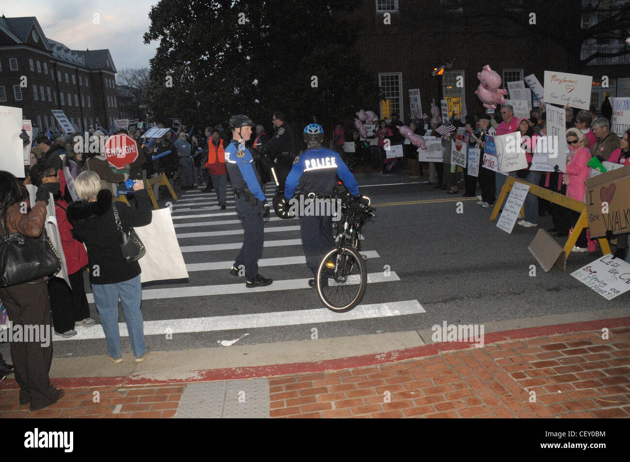 Police keep the pro and anti union demonstrators separated as they taunted each other in Annapolis, Maryland Stock Photo
