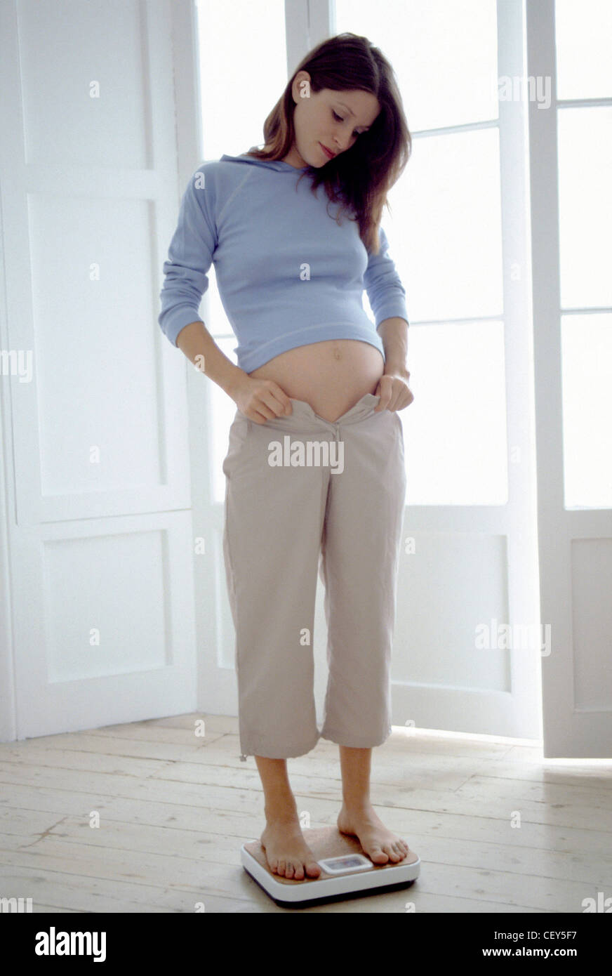 Wearing clothes too small hi-res stock photography and images - Alamy