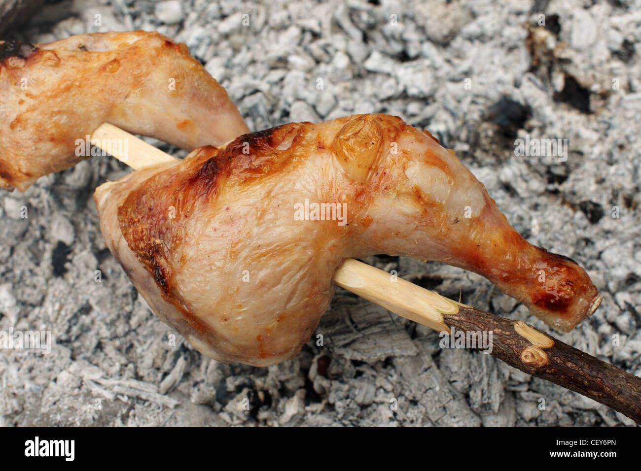 https://c8.alamy.com/comp/CEY6PN/roasting-chicken-rounds-on-open-fire-CEY6PN.jpg