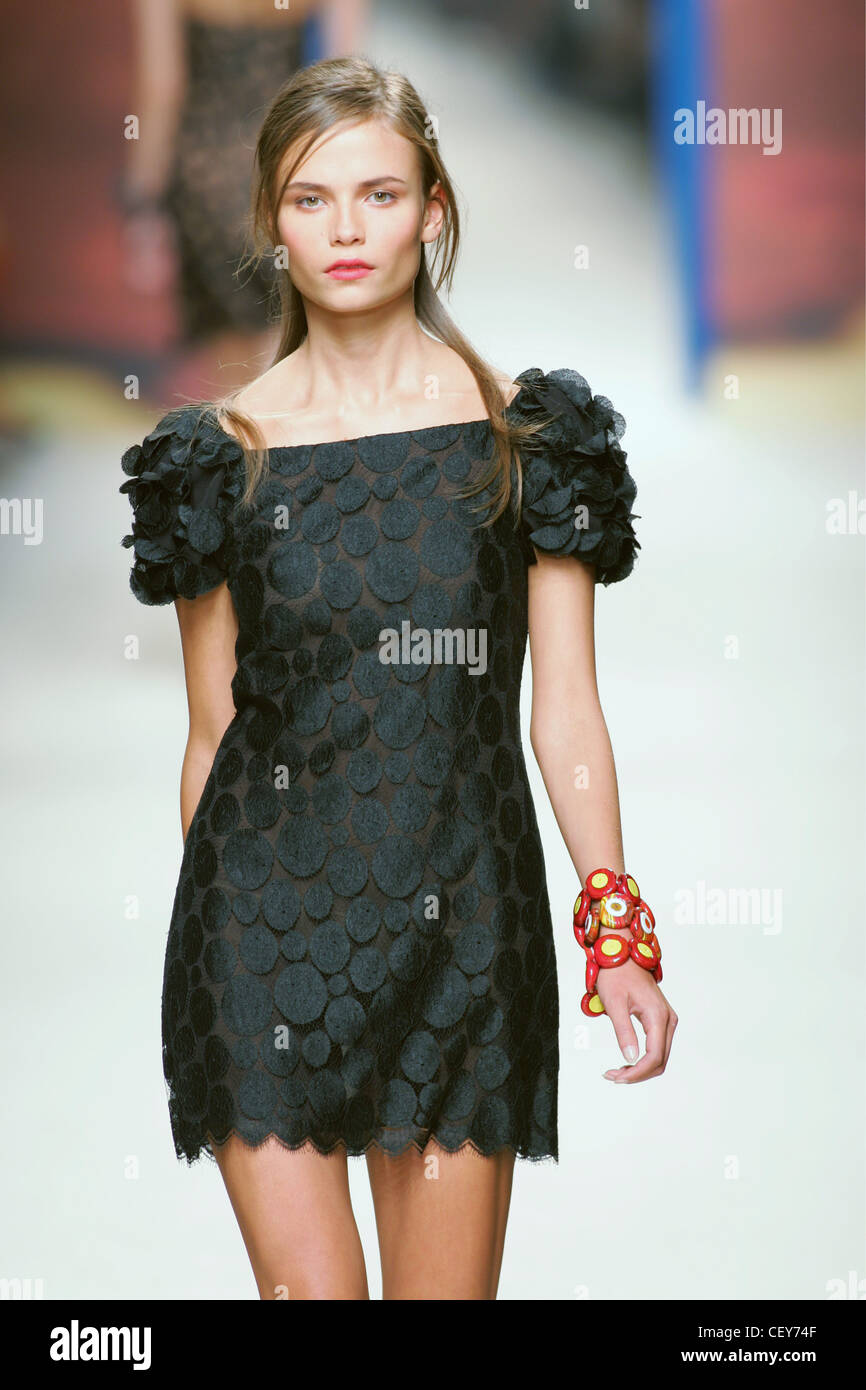 Short chiffon black dress hi-res stock photography and images - Alamy