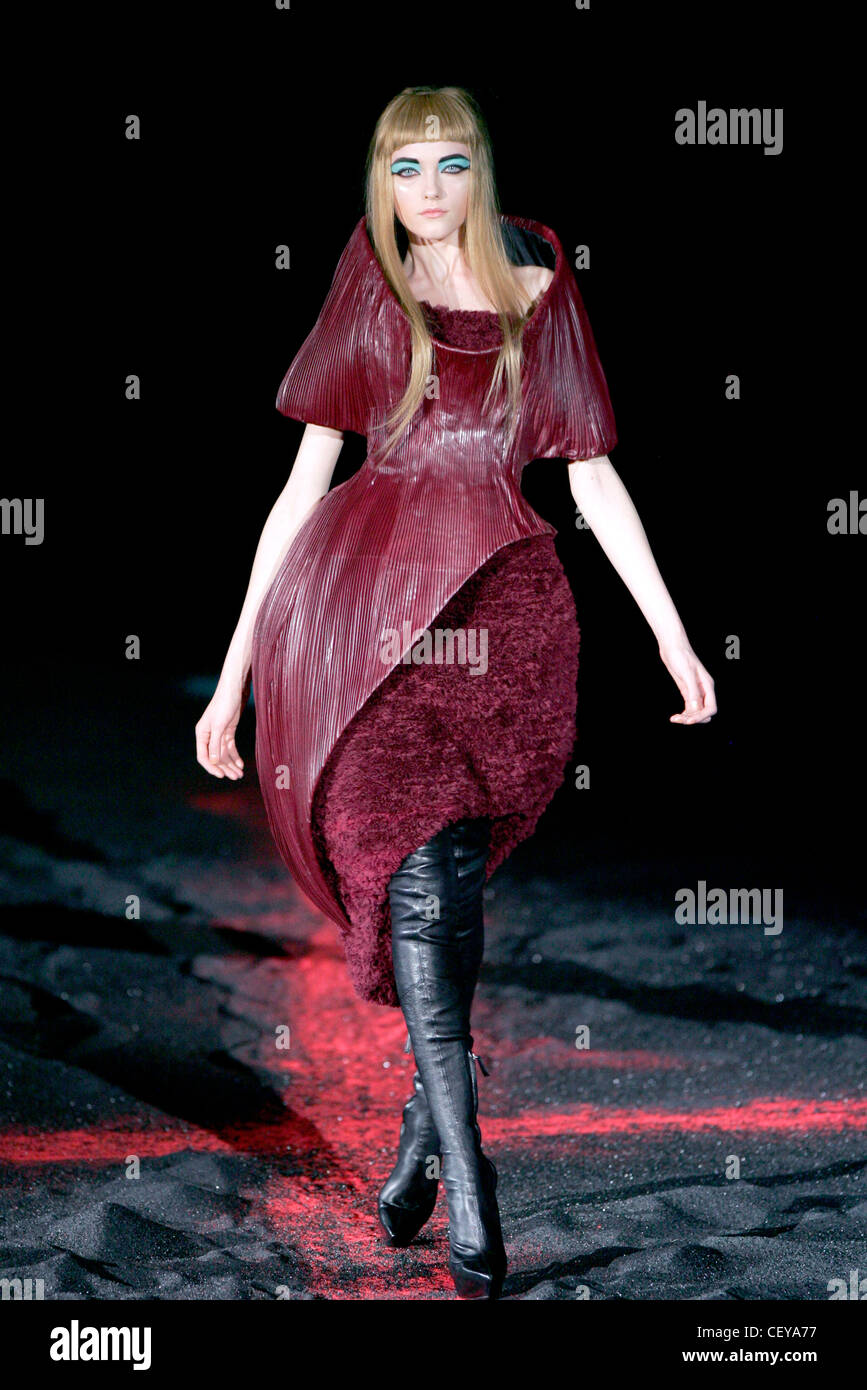 alexander mcqueen red leather dress Leather mid-length dress Alexander McQueen Red size 42 IT in Leather