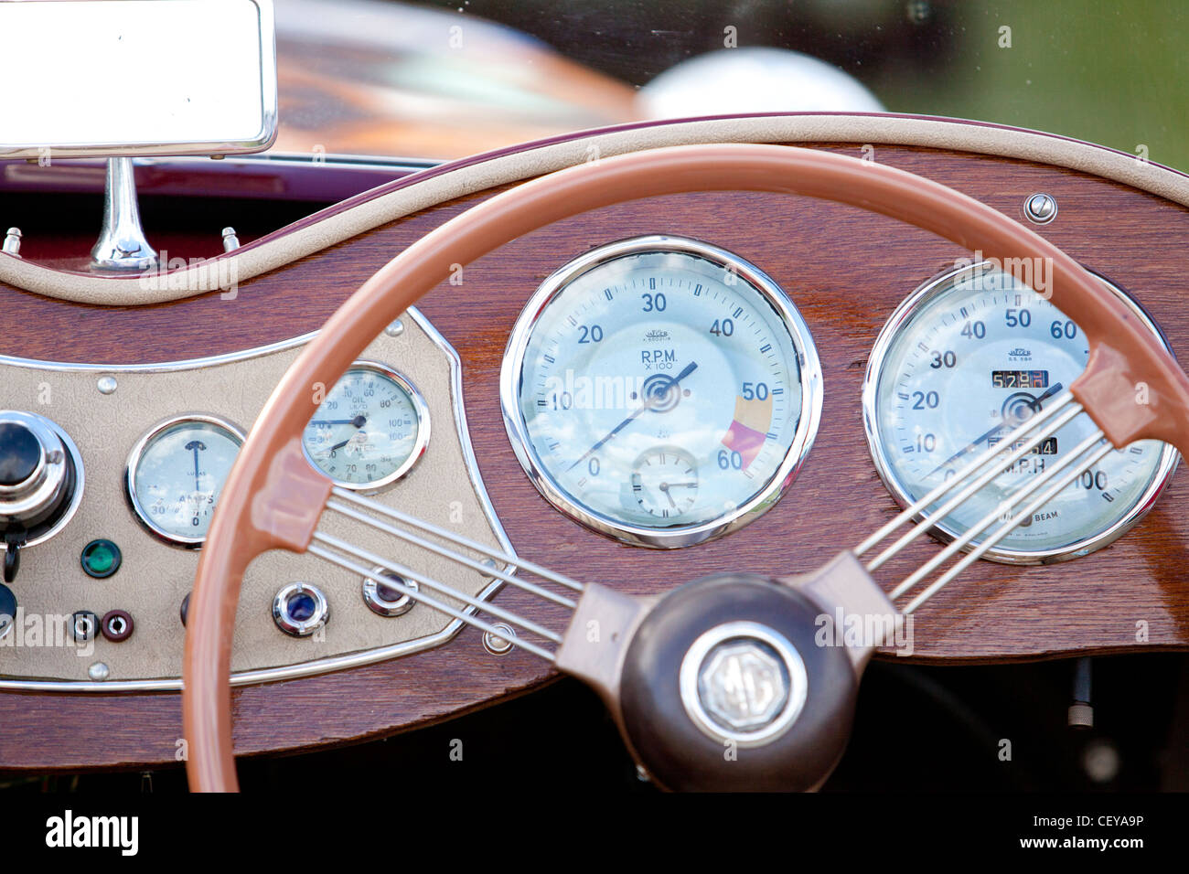 Classic car steering wheel uk hires stock photography and images Alamy