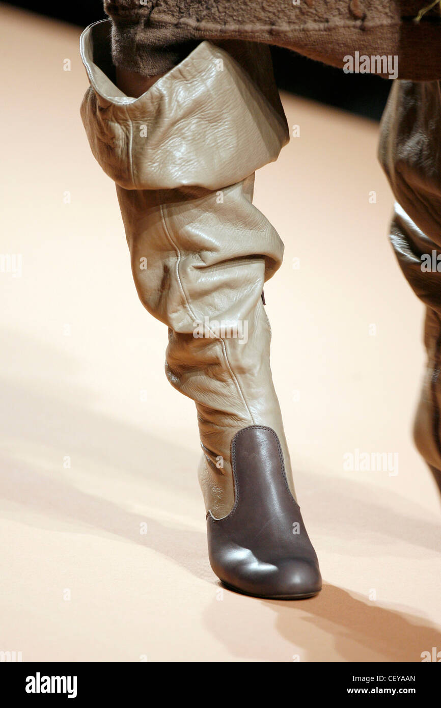Slouch boots hi res stock photography and images Alamy