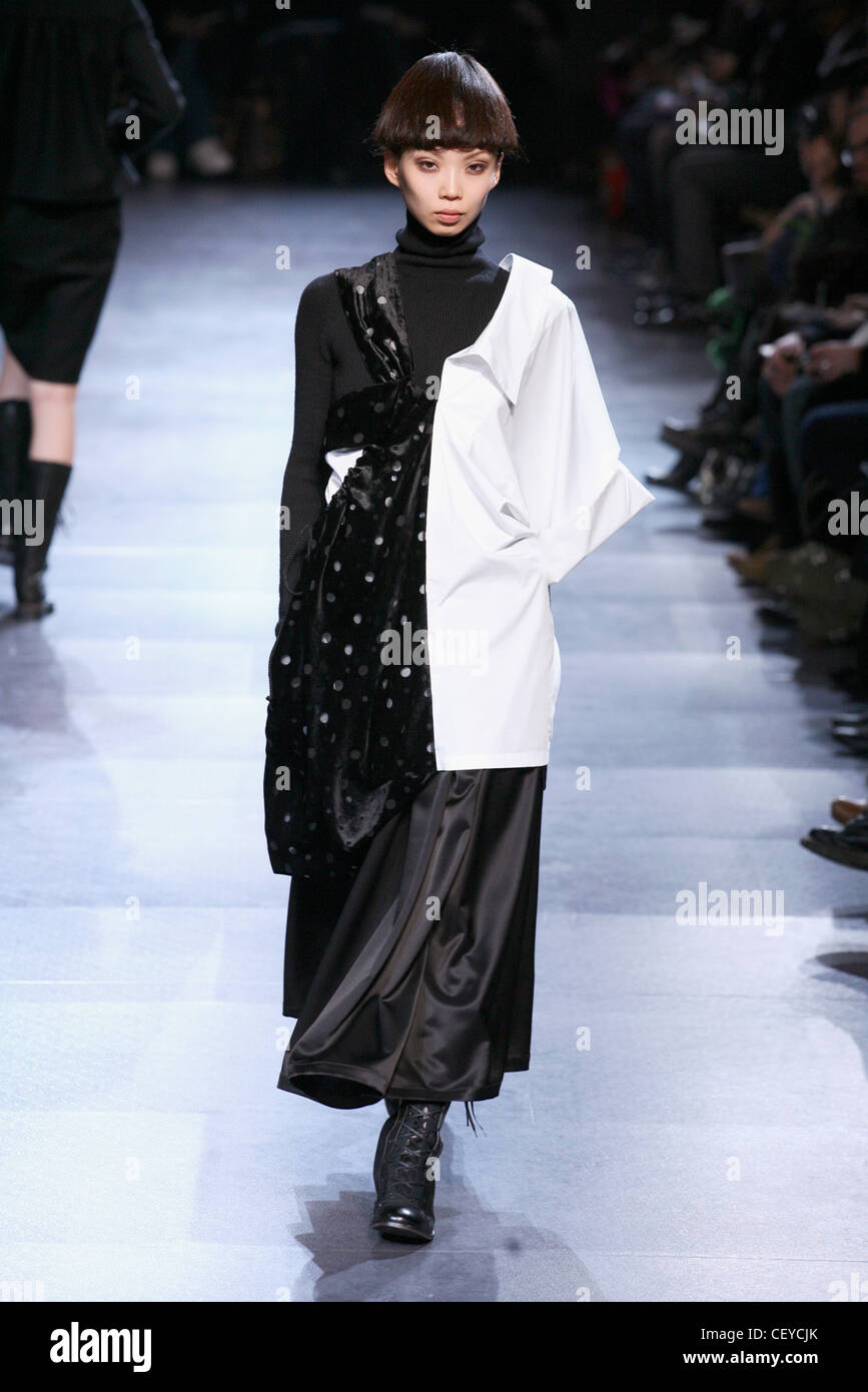 Limi Feu Paris Ready to Wear Autumn Winter Model wearing black