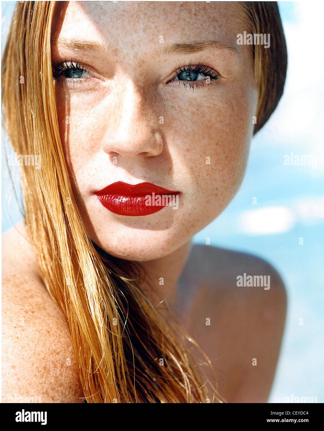 Woman and bright red hair hi-res stock photography and images - Alamy