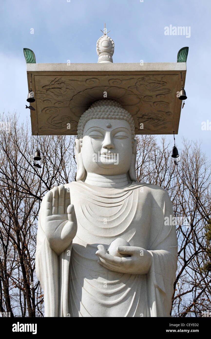 Mireukdaebul, Buddha of the Future statue in Bongeunsa Buddhist Temple