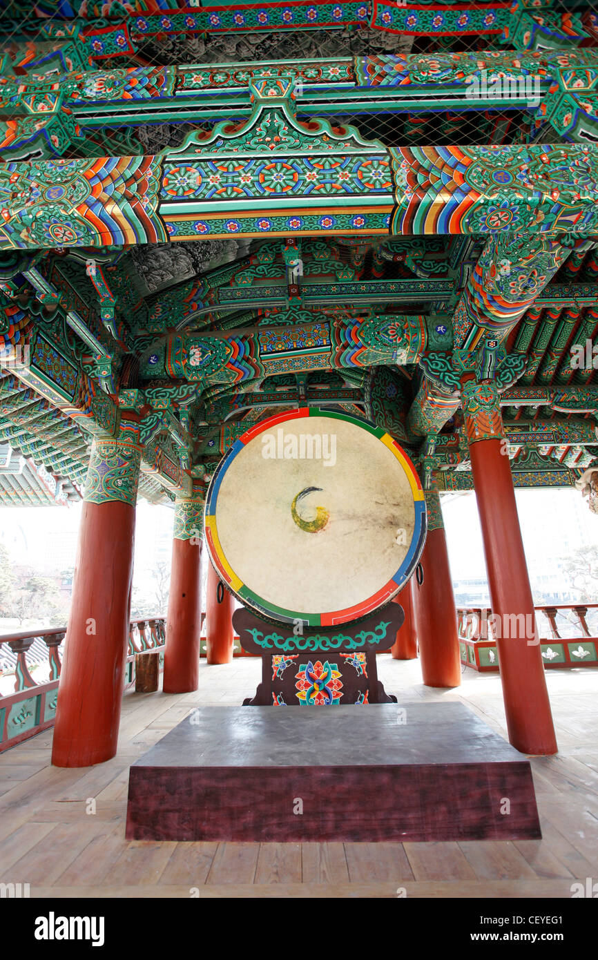 Drum and colourful roof decorations in Bongeunsa Buddhist Temple in Seoul, South Korea Stock Photo