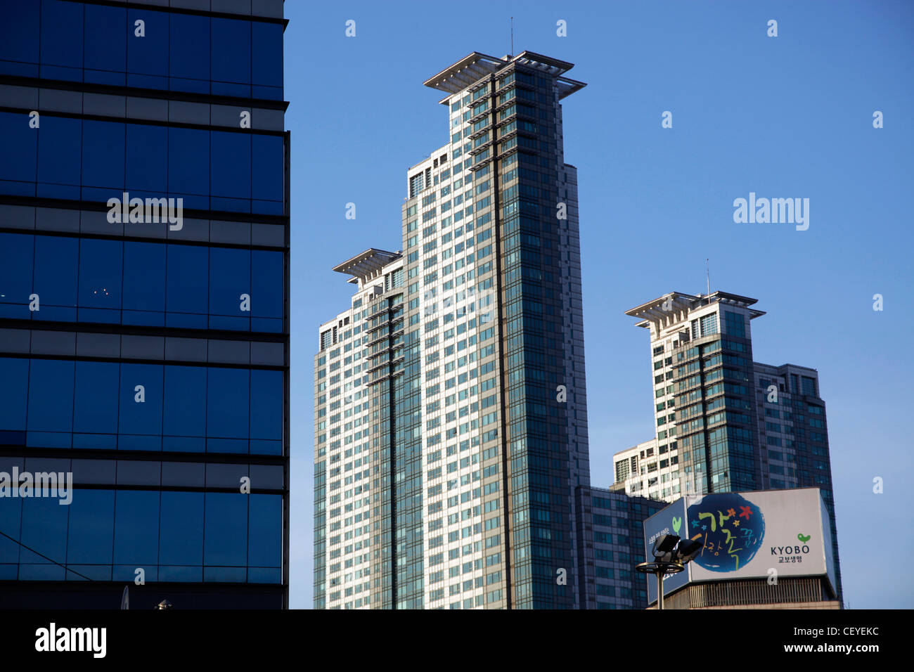 High rise flats and apartment buildings in Seoul, South Korea Stock Photo