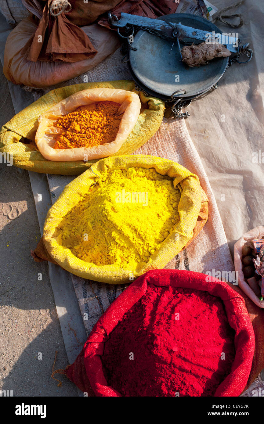 Sacks of indian coloured pigment powder for sale at an Indian market, Andhra Pradesh, India Stock Photo