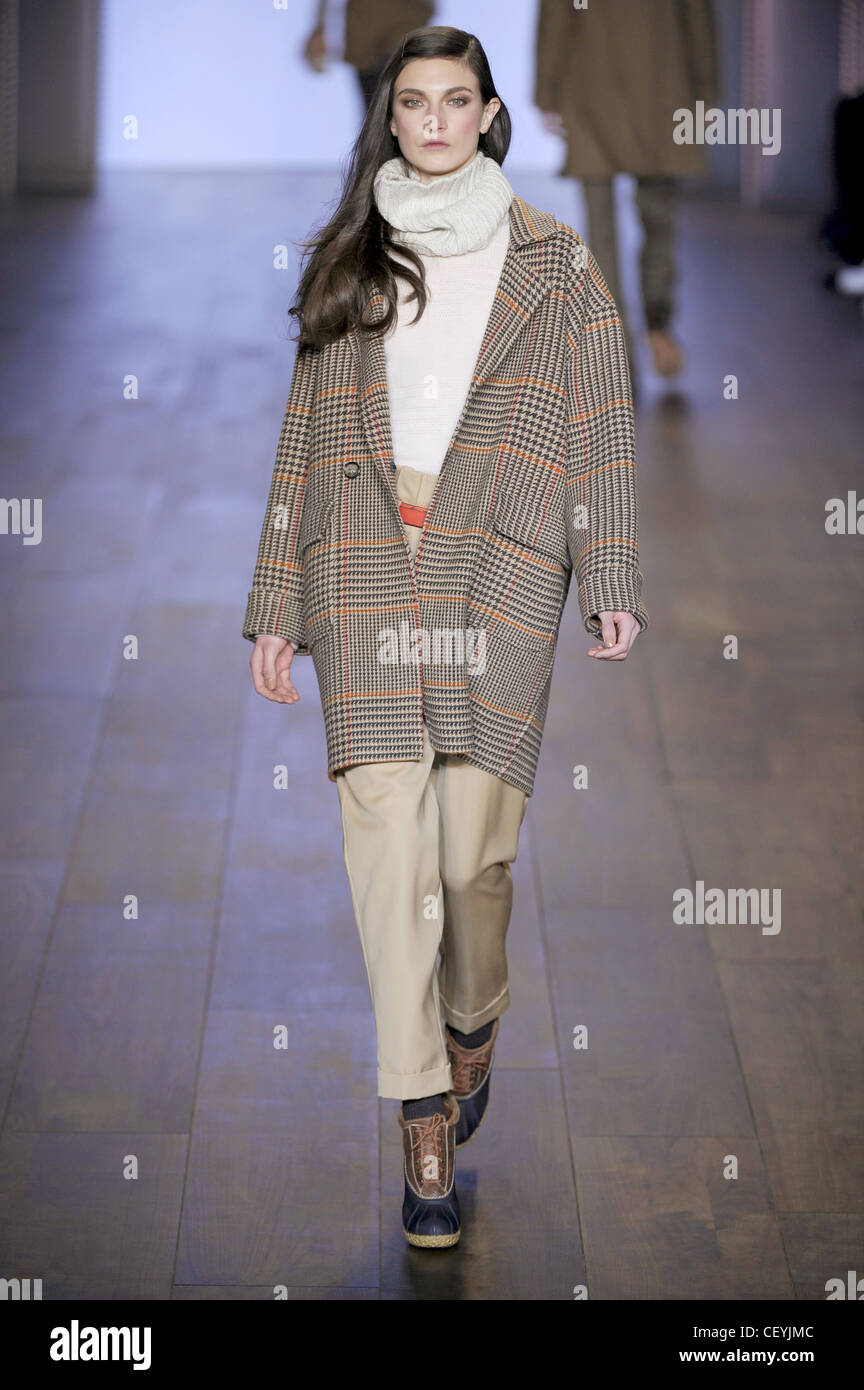 Tommy Hilfiger New York Ready to Wear Autumn Winter A buff