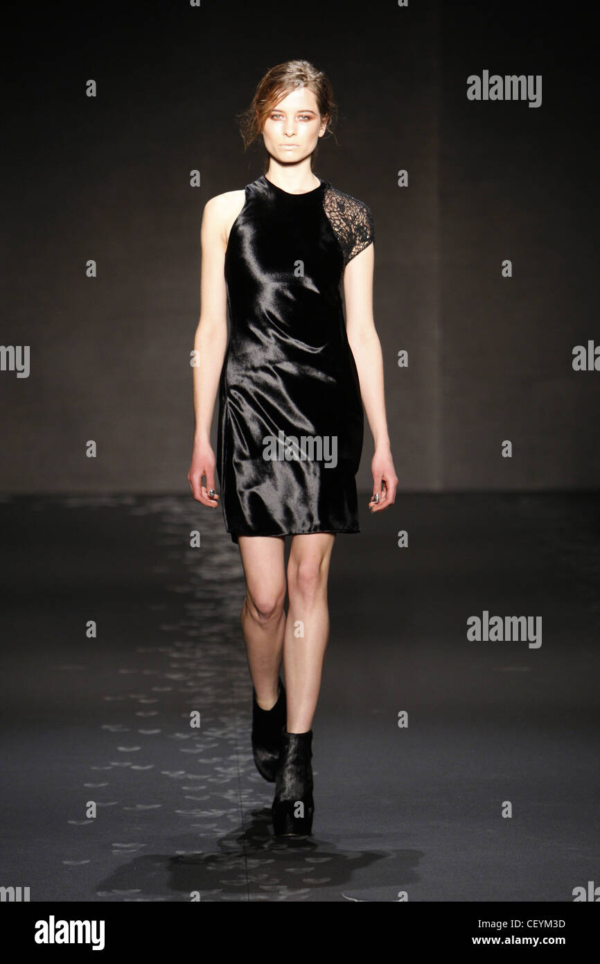 Cushnie et Ochs New York Ready to Wear Autumn Winter Black dress with one  short lace sleeve and black ankle boots Stock Photo - Alamy