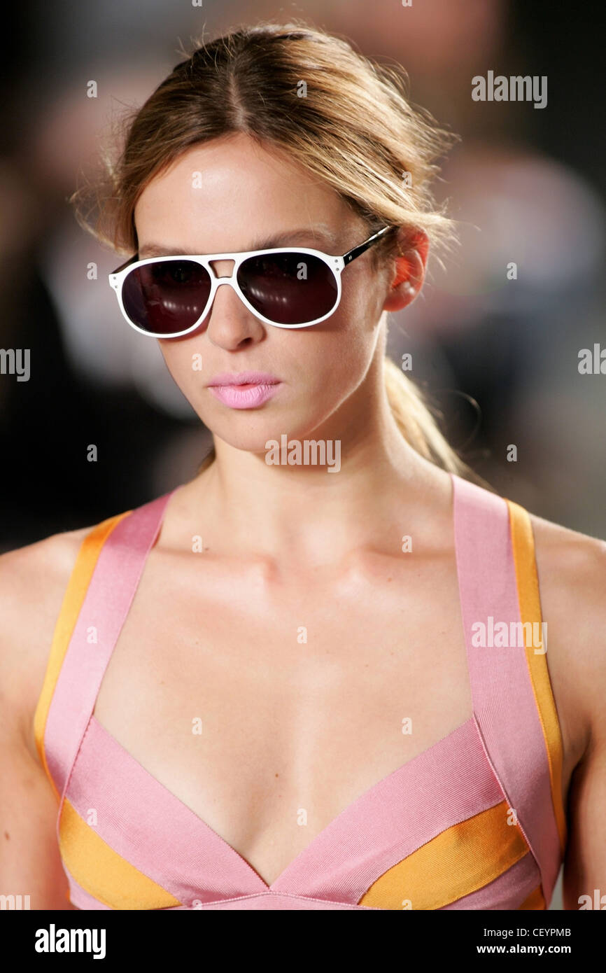 Proenza Schouler New York Ready to Wear Spring Summer Monochrome sunglasses, pink lipstick and ponytail hair Stock Photo