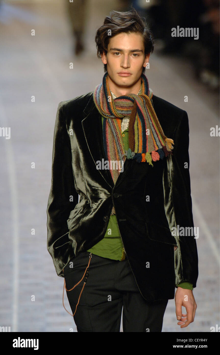 Paul Smith Menswear Paris Ready to Wear Layers: Model brown hair wearing  dark green velvet blazer over bright green top and Stock Photo - Alamy