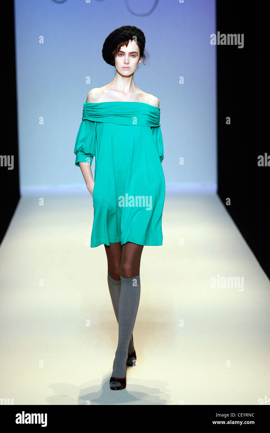 Collette Model Collette Dinnigan Paris Ready to Wear Autumn Winter Model wearing ...