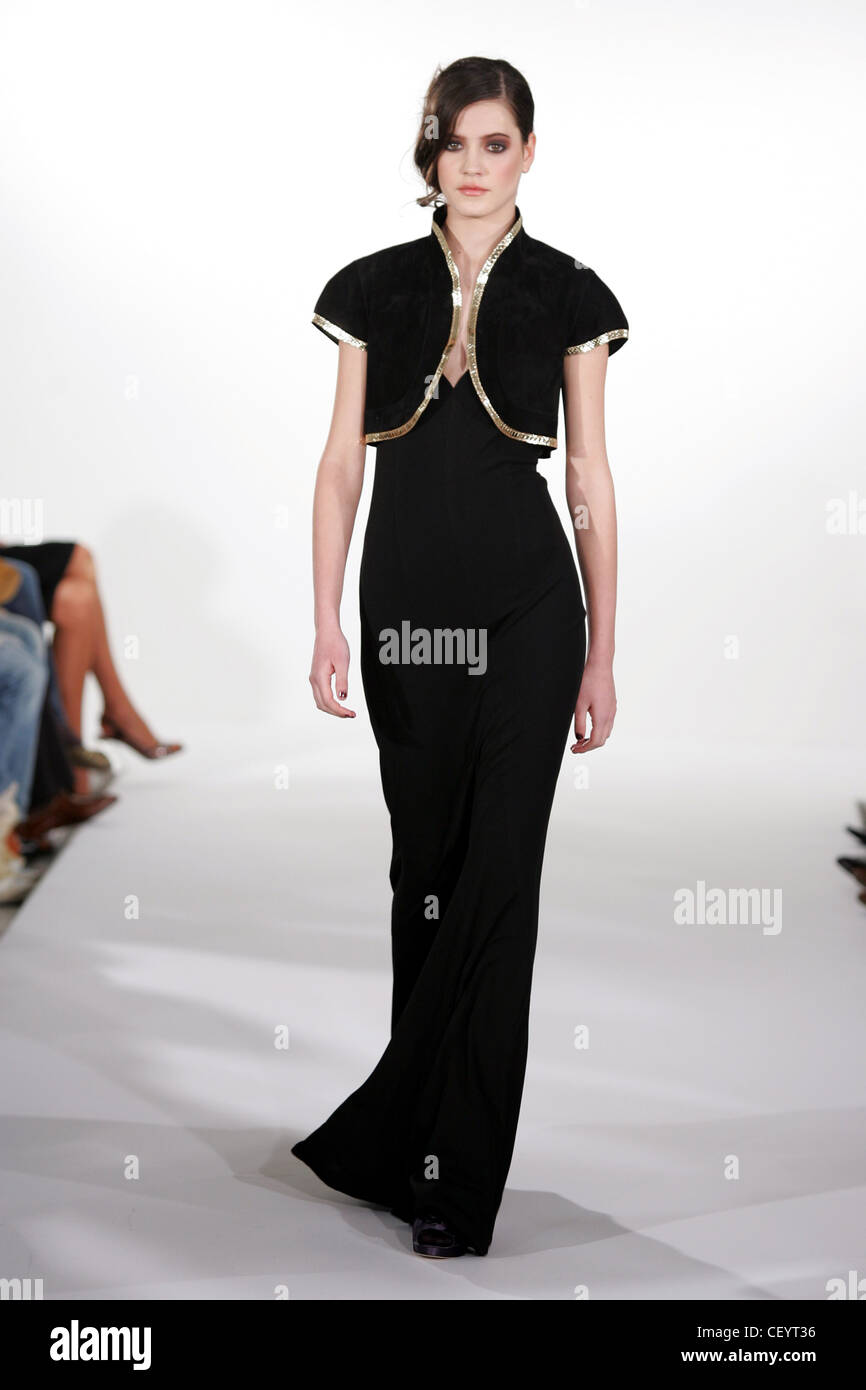 J Muir Model Jean Muir London Ready to Wear Autumn Winter Brunette female model ...