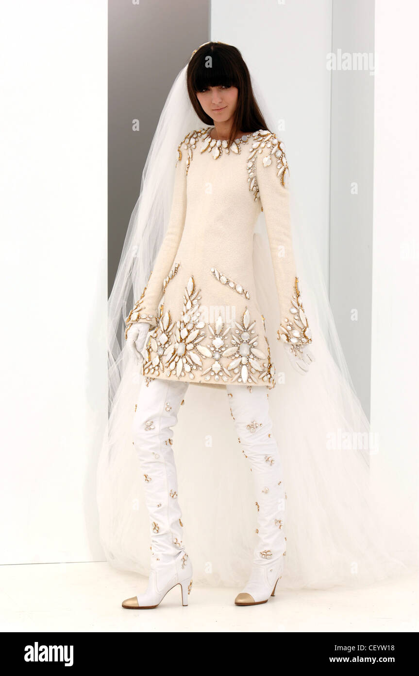 Chanel Paris Haute Couture Autumn Winter Model Irina Lazareanu wearing a  cream dress jewelled applique and white jewelled thigh Stock Photo - Alamy