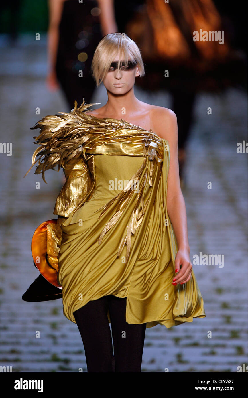 Wearing dior dress hi res stock photography and images Page 2 Alamy