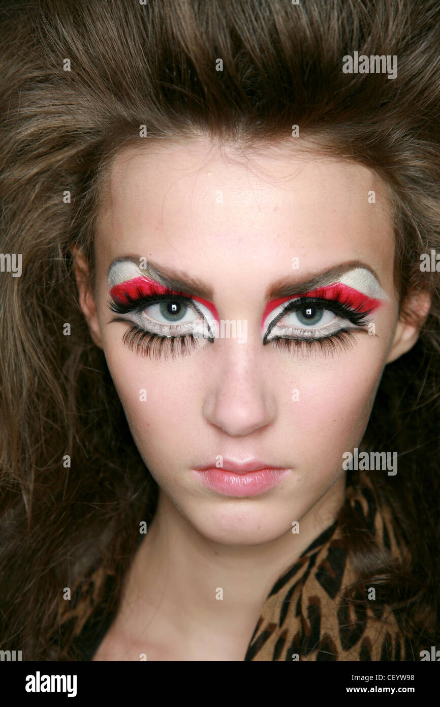 Should I Wear Makeup In My Fake Id